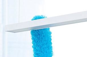 全屋干清潔 —— 清除浮塵，避免濕擦成泥