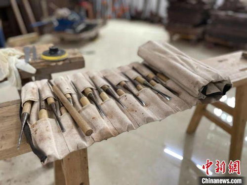 广州增城非遗传承人 传承发展荔枝木家具制作工艺